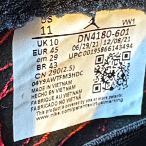 Nike Air Jordan 11 Mids Red size 11 like new - Picture 2 of 16